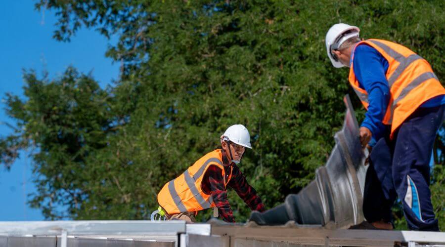 Professional metal roof installation in Fowlerville, MI